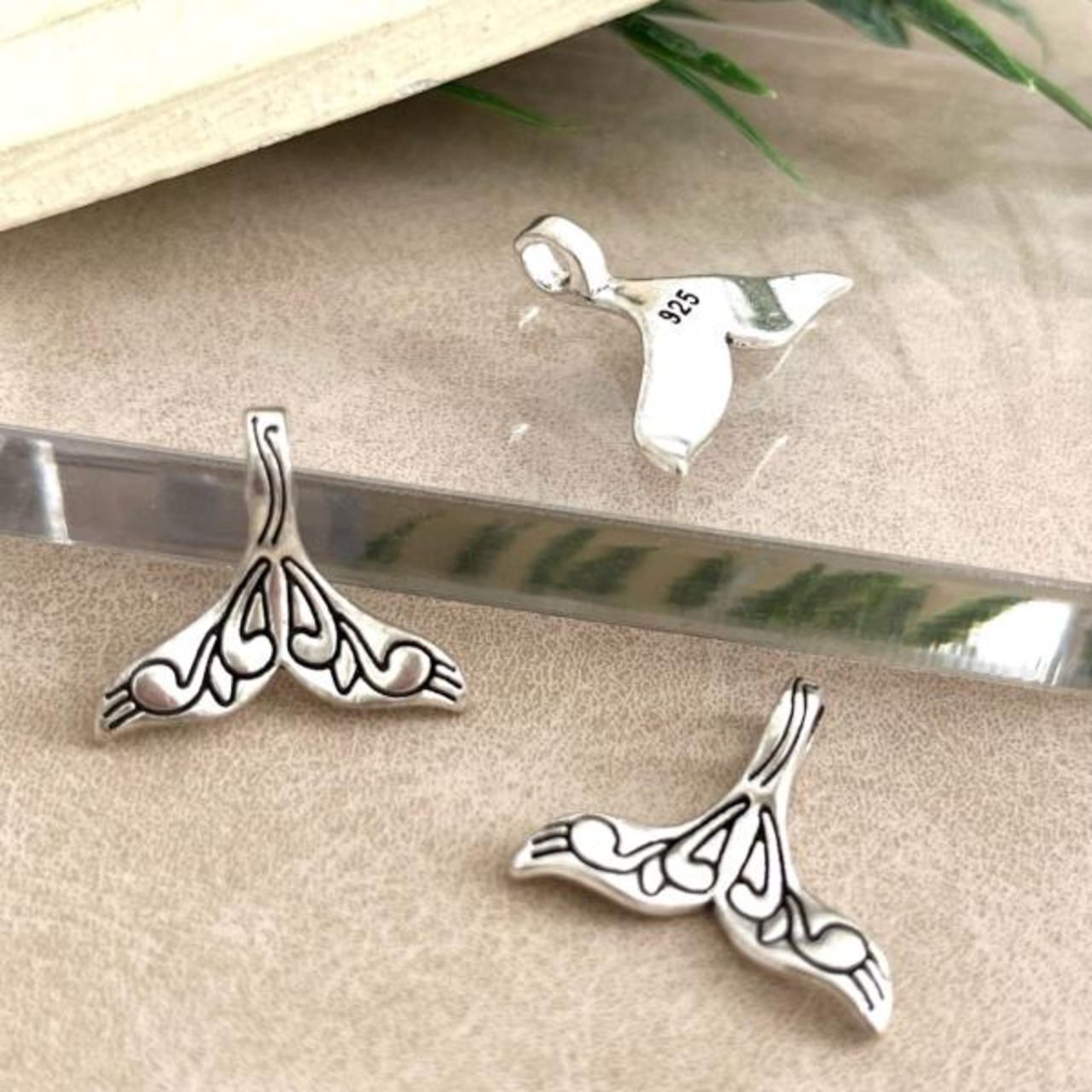 【2個】ホエールテールデザインペンダントチャーム/亜鉛合金