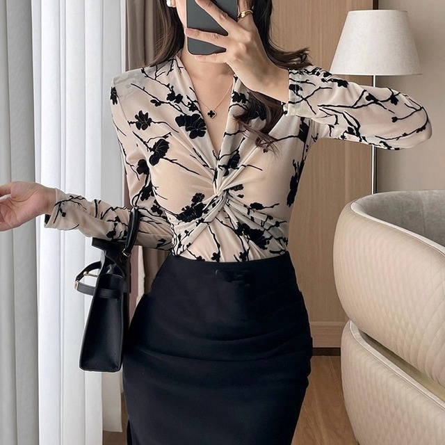 Long Sleeve Twist Blouse(2color)　　V220