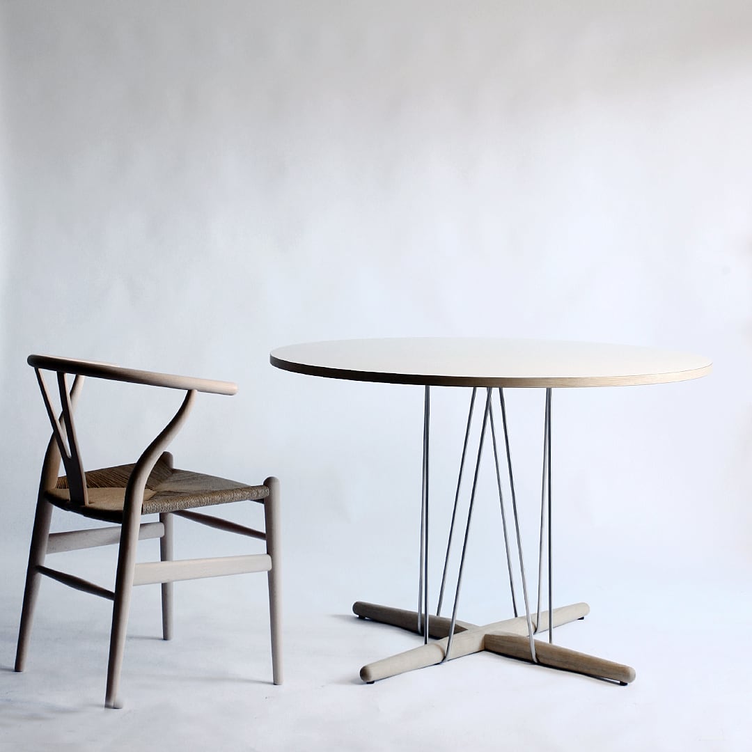 E020 Embrace Table Φ110 Oak / WH［カールハンセン&サン］ | REAL