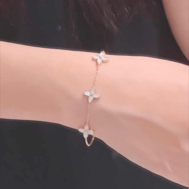 Flower shell bracelet