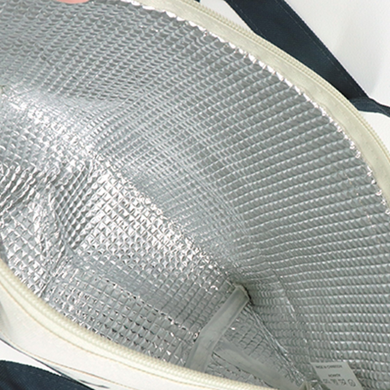 GO GO WONDERFUL WORLD!-ポリバイカラー保冷トート(M/インクブラック) - 3