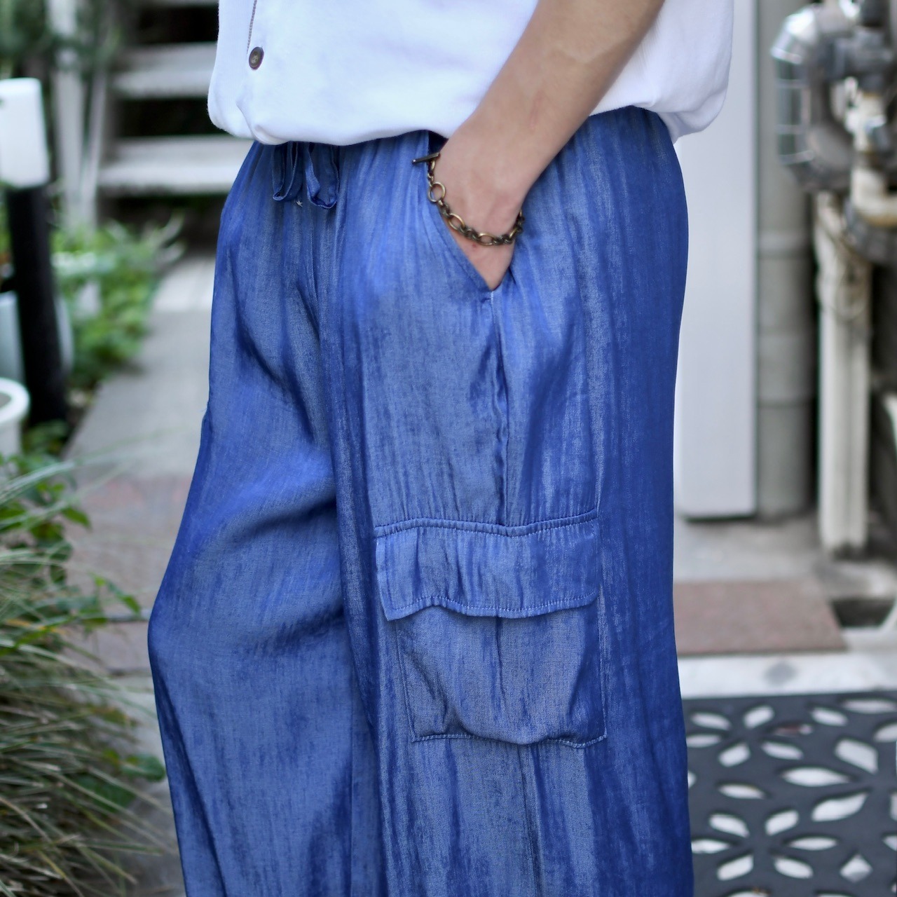drape silhouette gloss wide cargo pants