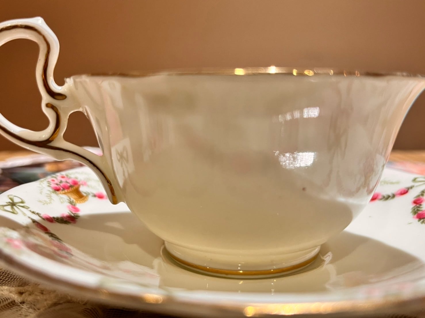 エインズレイ（1905－1910年頃） 花のガーランド アンティークカップ