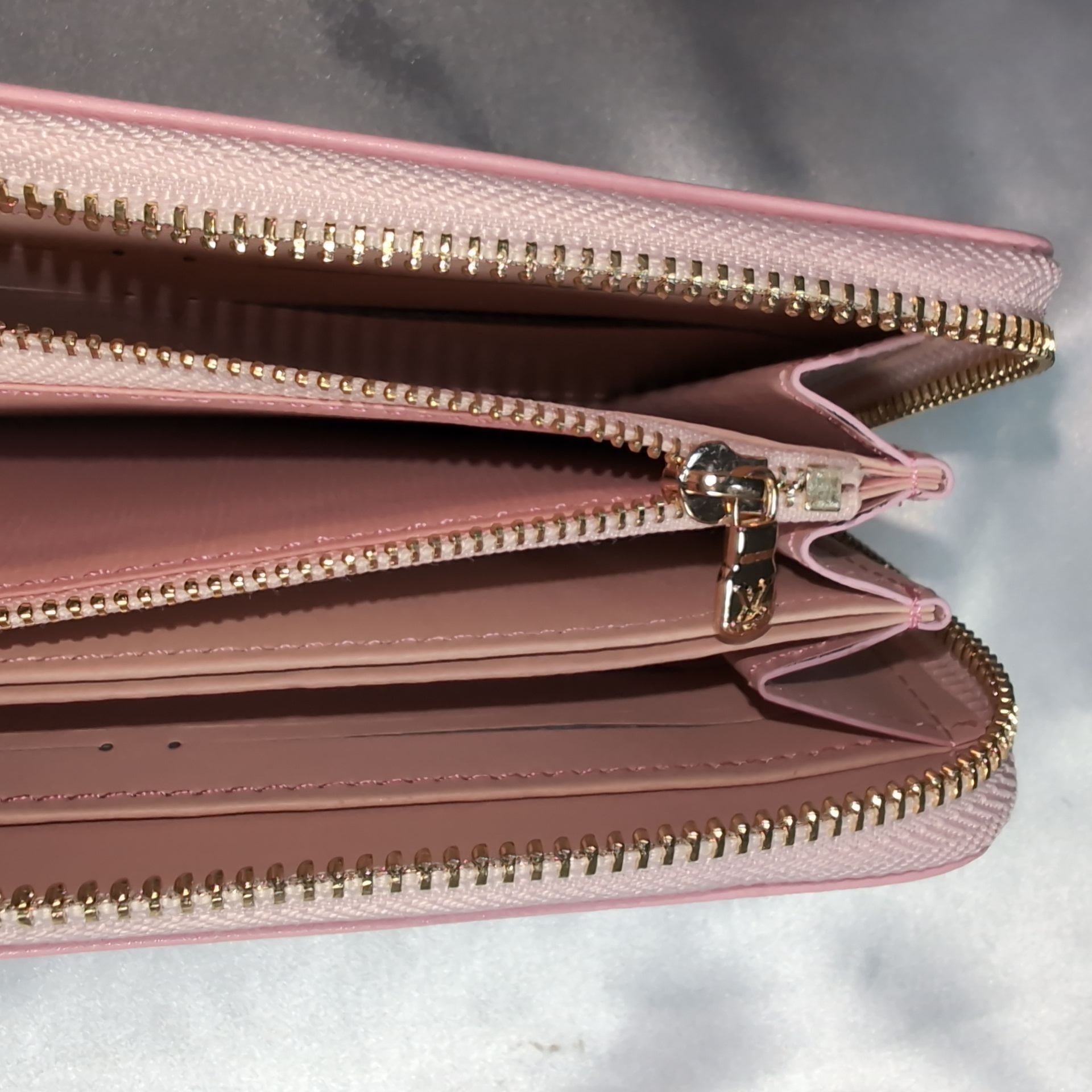 ルイヴィトン ラウンドファスナー長財布 モノグラムアンプラント