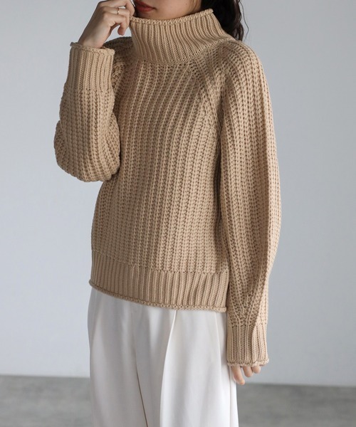 ざっくり編みミディアム丈ニット