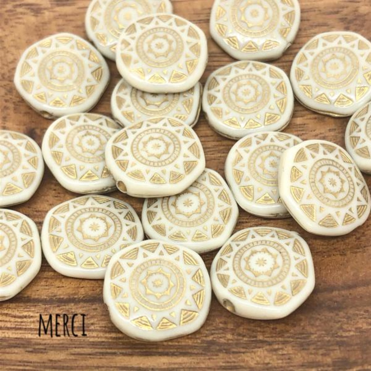 【4個】サンサークルアーアクリルホワイトビーズ/