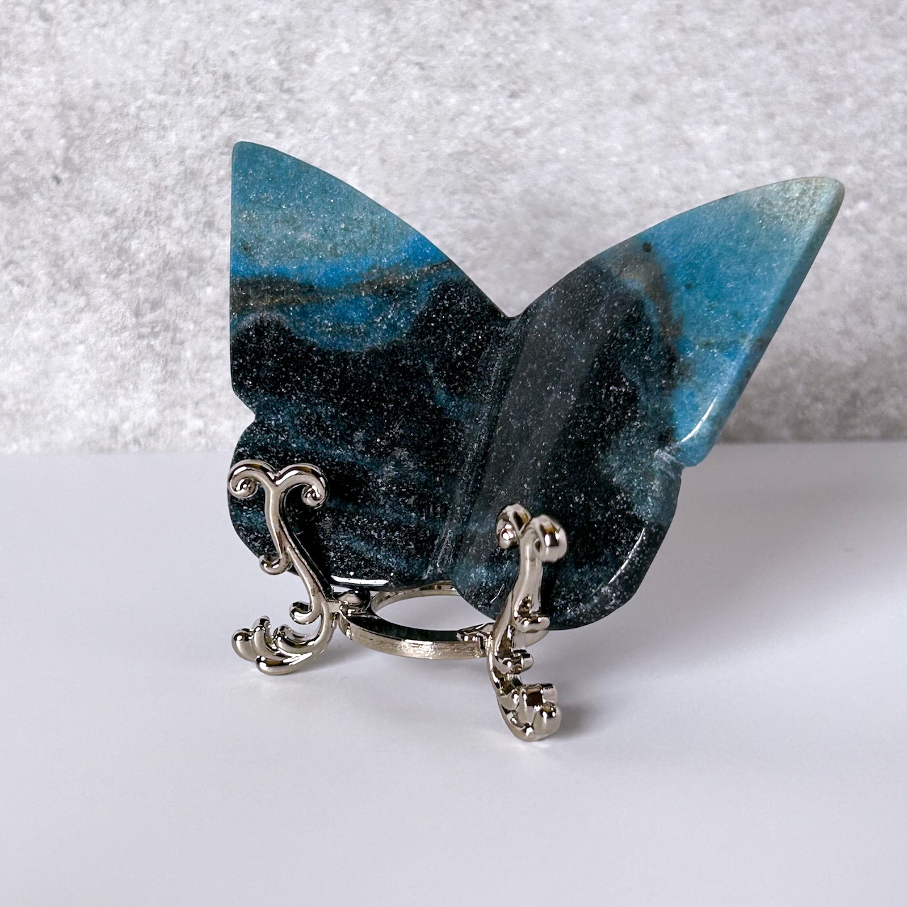 トロレアイトインクォーツ 蝶々 ✳︎ Trolleyite ✳︎ 天然石