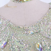 社交ダンス 衣装 スタンダードドレス ワンピース ドレス エメラルドグリーン 緑 黄緑 フロート デモ 競技 ダンス パーティ 発表会 綺麗 上品 明るい ゴージャス グリーン系 フェミニン おしゃれ モダンダンス コスチューム 華やか