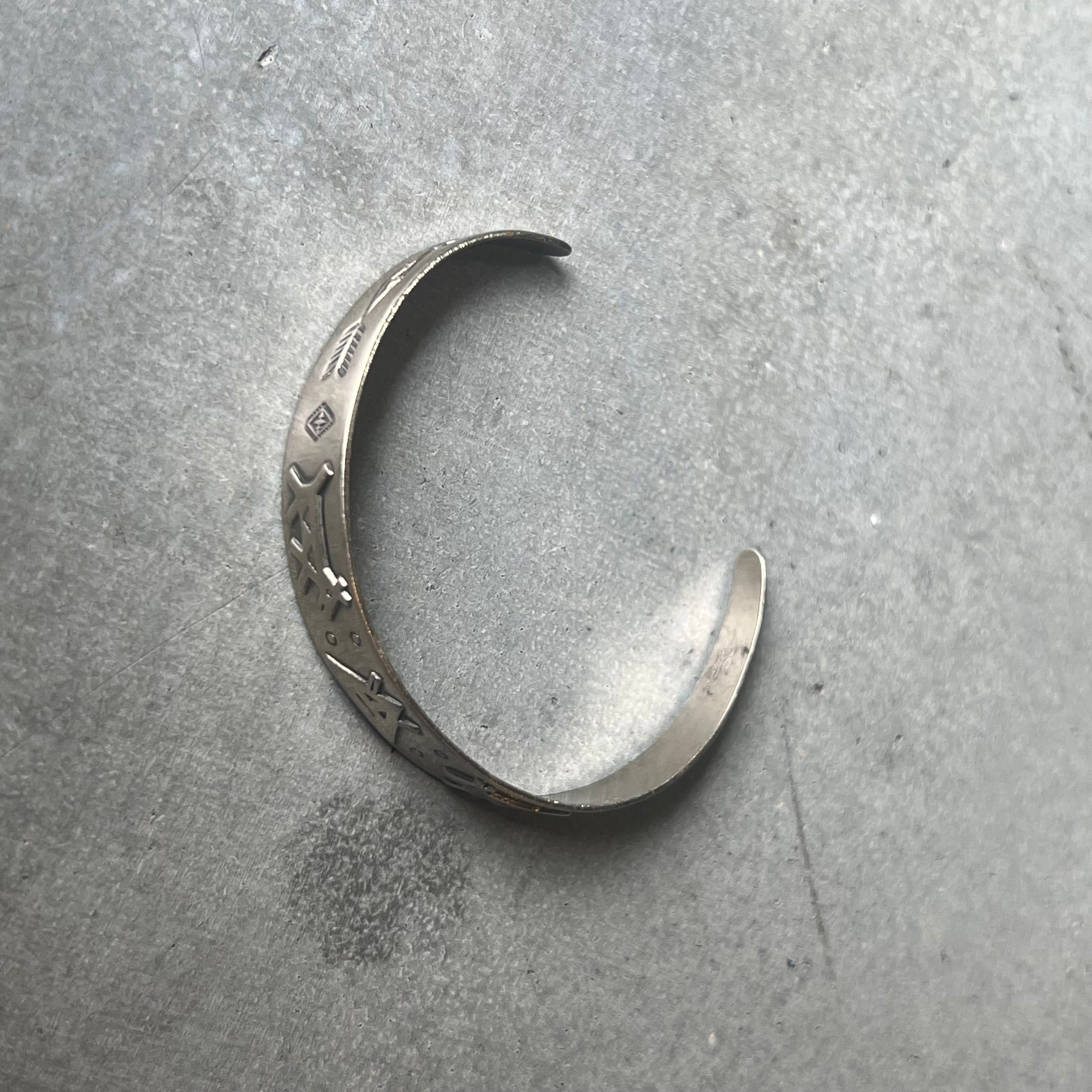 NAVAJO FRED HARVEYSTYLE BANGLE by BELLTRADING POST | BUFF STOCK YARD