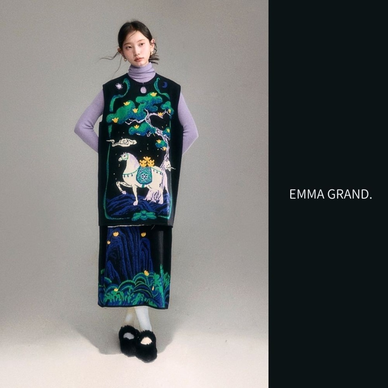 月夜にそびえる青い山のニットスカート　 E00615