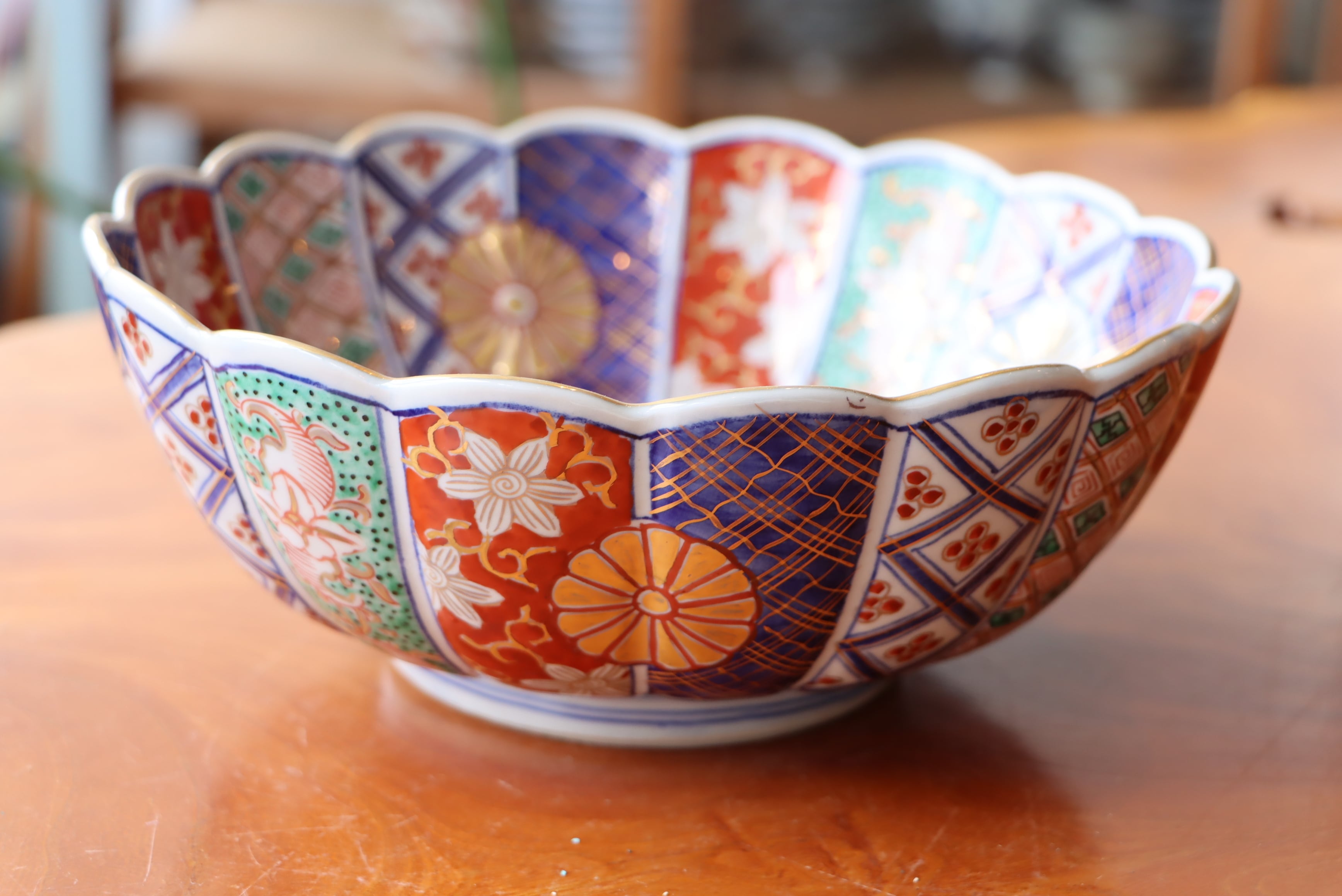 ミツ組 鉢 中 大聖寺伊万里 色絵 菊割文 輪花 | (有)新原美術