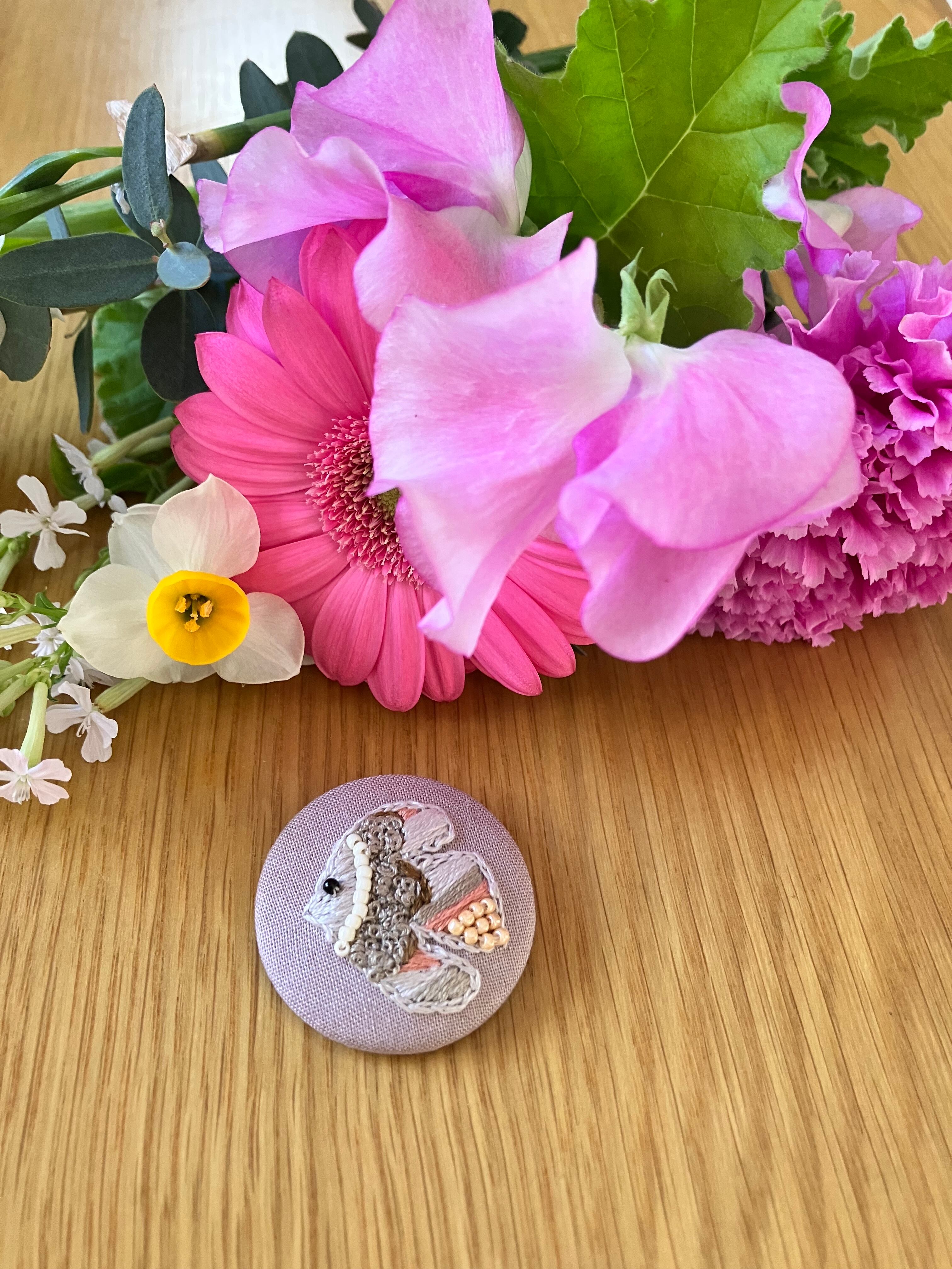 ❁hAnafany❁(専用) くるみボタン 鳥刺繍 ブローチorヘアゴム hAnafany