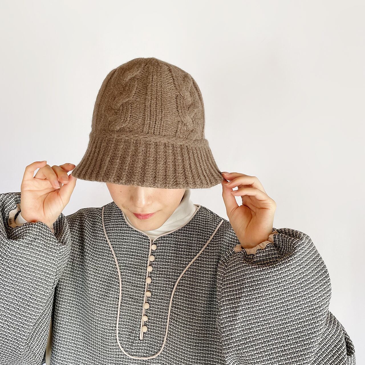 Cable knit bucket hat (brownkhaki) Elää
