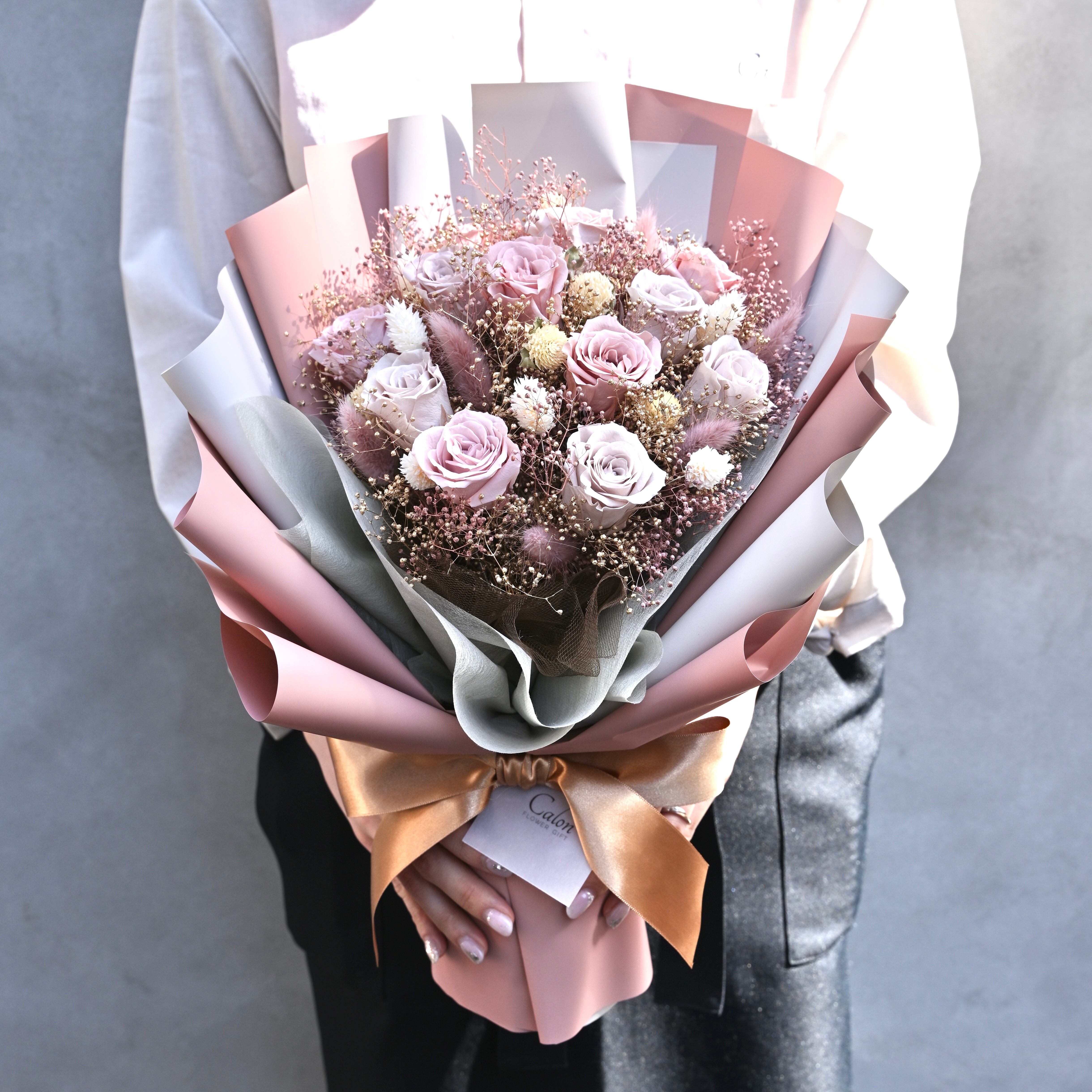 プリザーブドローズの花束 12本のバラ ピンクベージュ