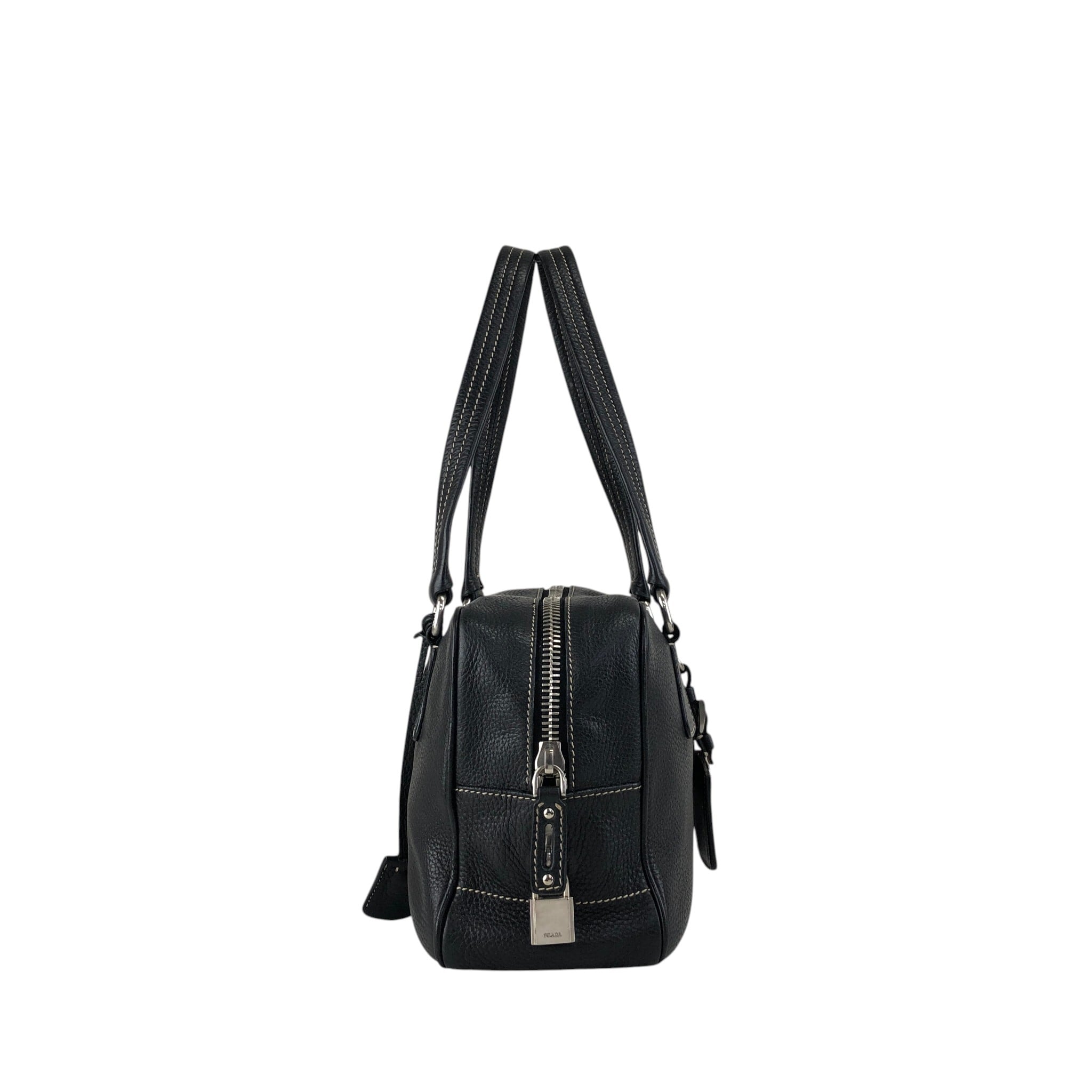 【美品】プラダ VA0749 ロゴ型押し ボストンバッグ ブラック レザー PRADA プラダ ハンドバッグ ブラック ロゴ型押し レザー ミニボストン