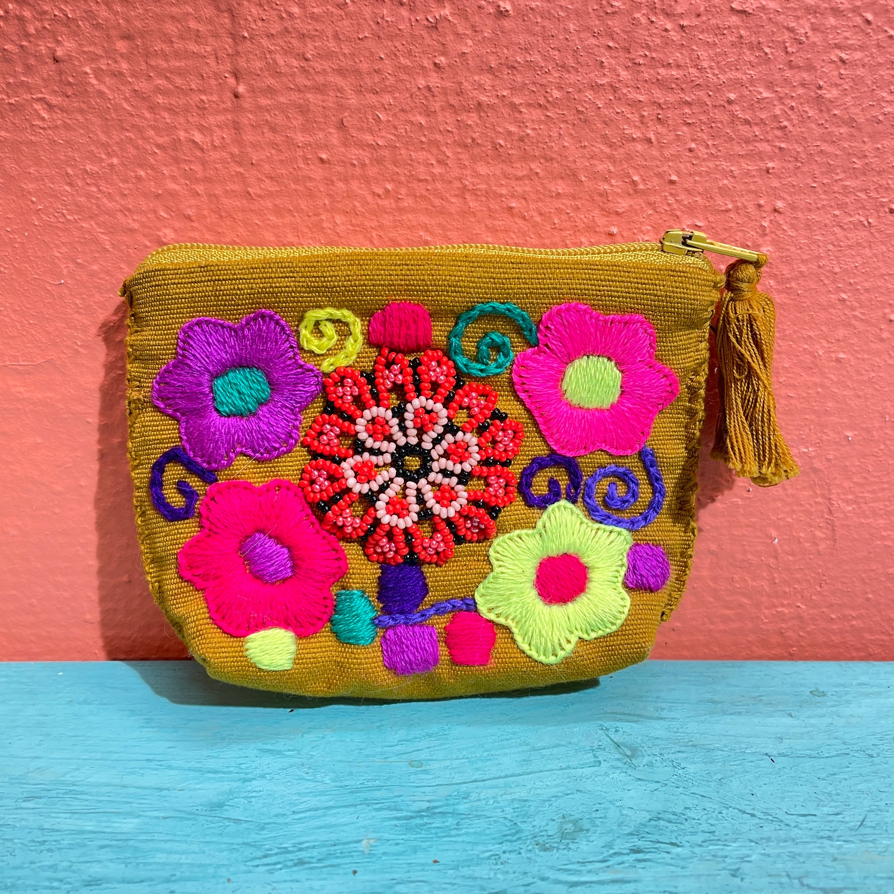 メキシコシティ ビーズ刺繍のポーチ A Mexico city Bead Embroidery