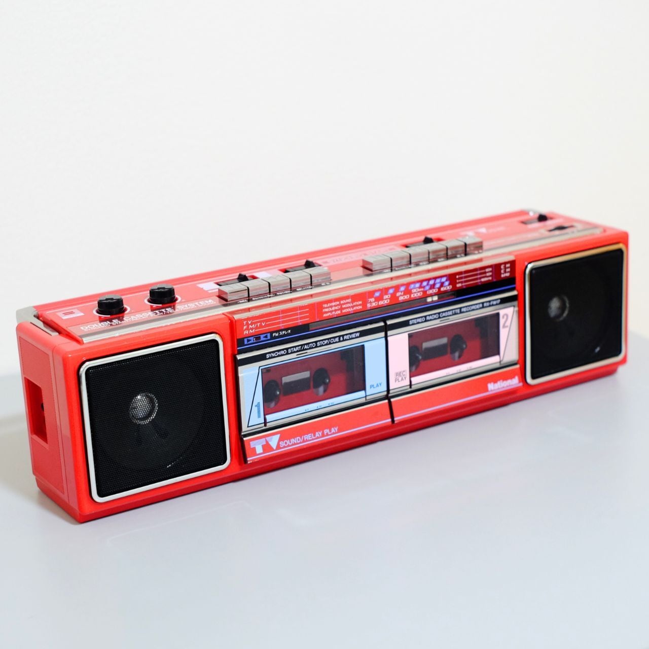 レトロなラジカセ、カセットプレーヤー、レコードプレーヤーの販売