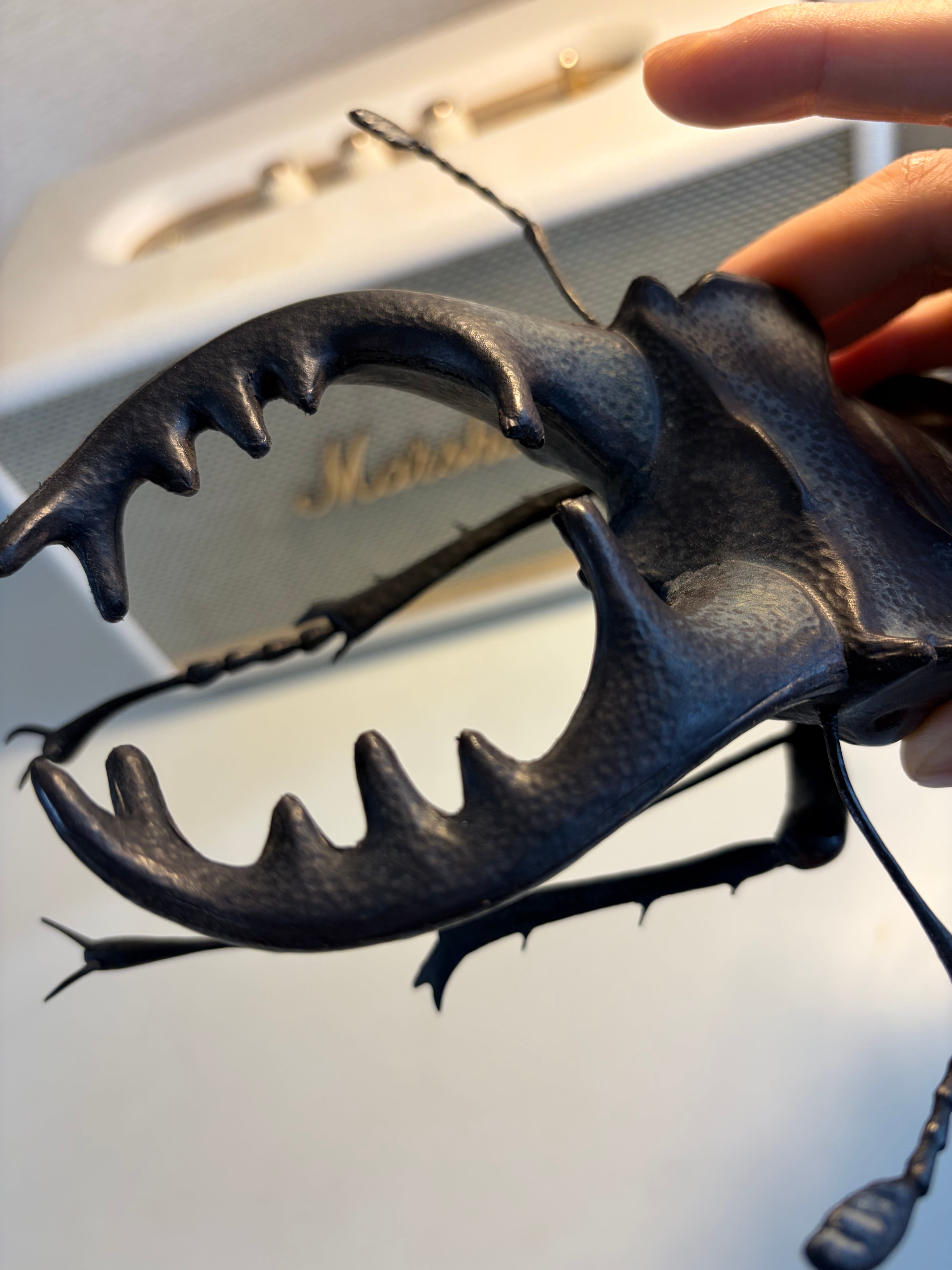 クワガタ (レザークラフト) 足先縦30cm、巾20cm 作者 河野 甲