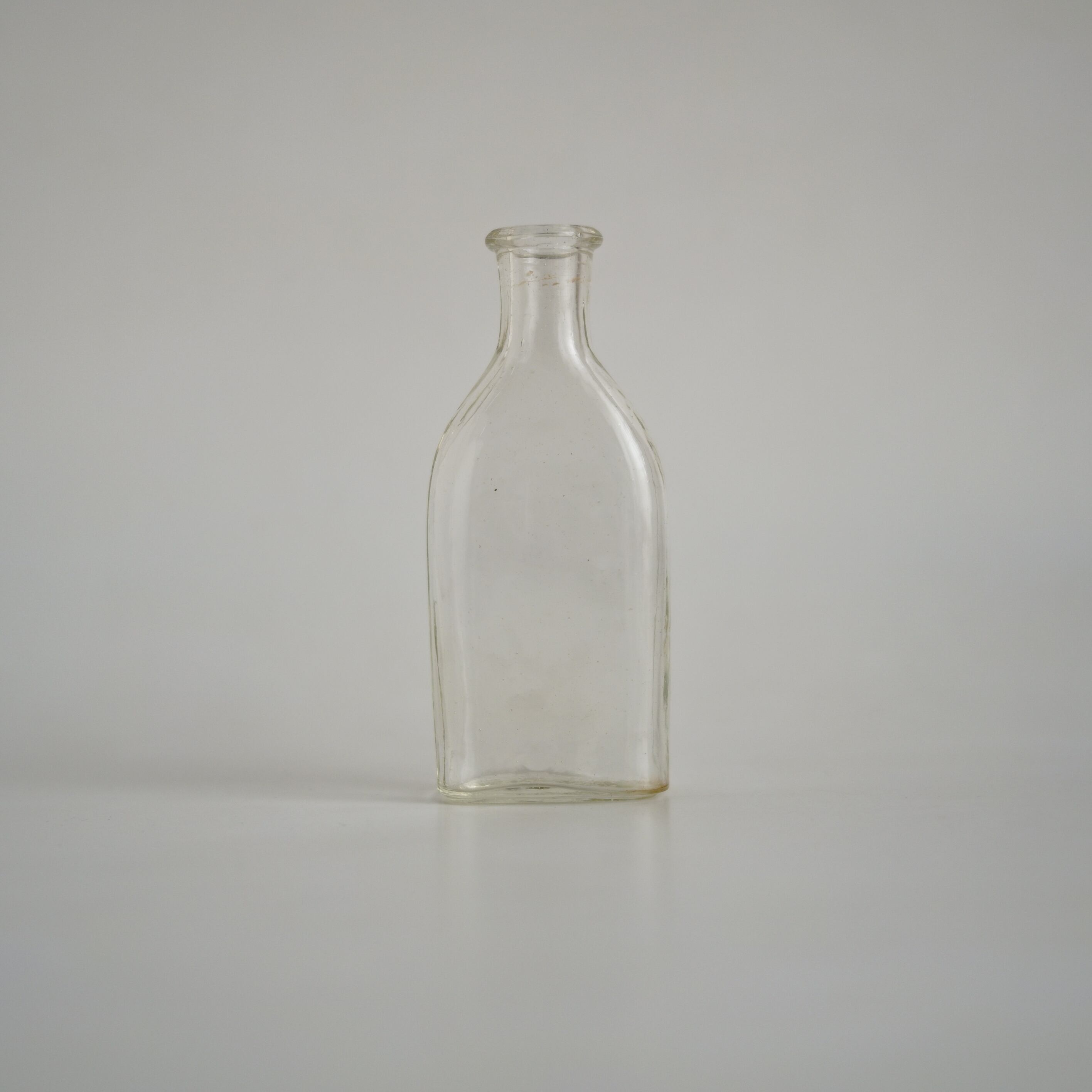 Glass Medicine Bottle | troldhaugen antiques ｜ 北欧アンティーク