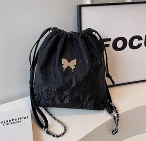 バッグ カバン レディース ショルダー リュック 肩がけ 巾着 スクエア 四角 もこもこ スウェード ベロア ナイロン かわいい お洒落 ラフ ラブリー キュート ガーリー モード 個性的 フェミニン マニッシュ 柄 蝶 デート お出かけ パーティー イベント お買い物 女子会 韓国 コーデ インスタ映え 春 夏 秋 冬 入園式 卒業式 卒園式 謝恩会 結婚式 二次会 披露宴 シーズンレス 小さめ