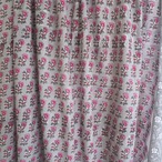 ブロックプリント生地【50cm単位】インド綿  片耳デザイン付き 小花柄 グレー×ピンク #46195-GY2