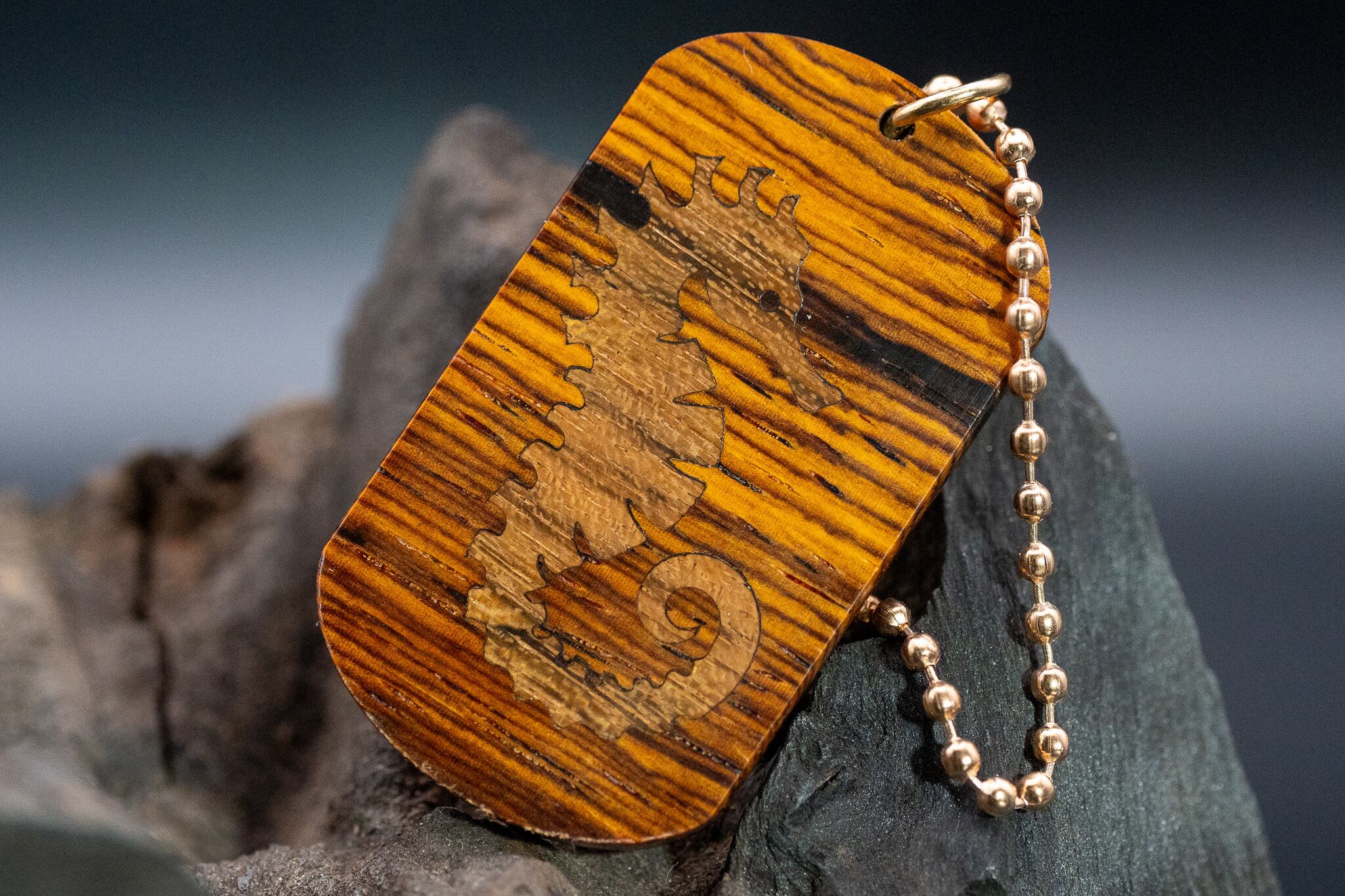 【 エスニックなローズウッド 】ココボロ ドッグタグ 象嵌 のぼり竜