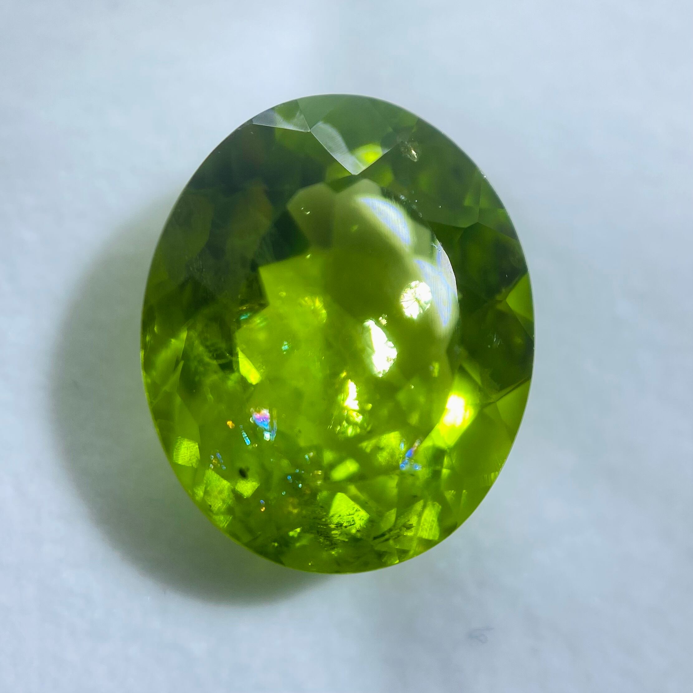 キラキラのリリーパッドペリドット