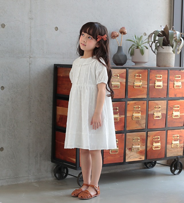 刺繍ラッフル襟ワンピース＜White＞