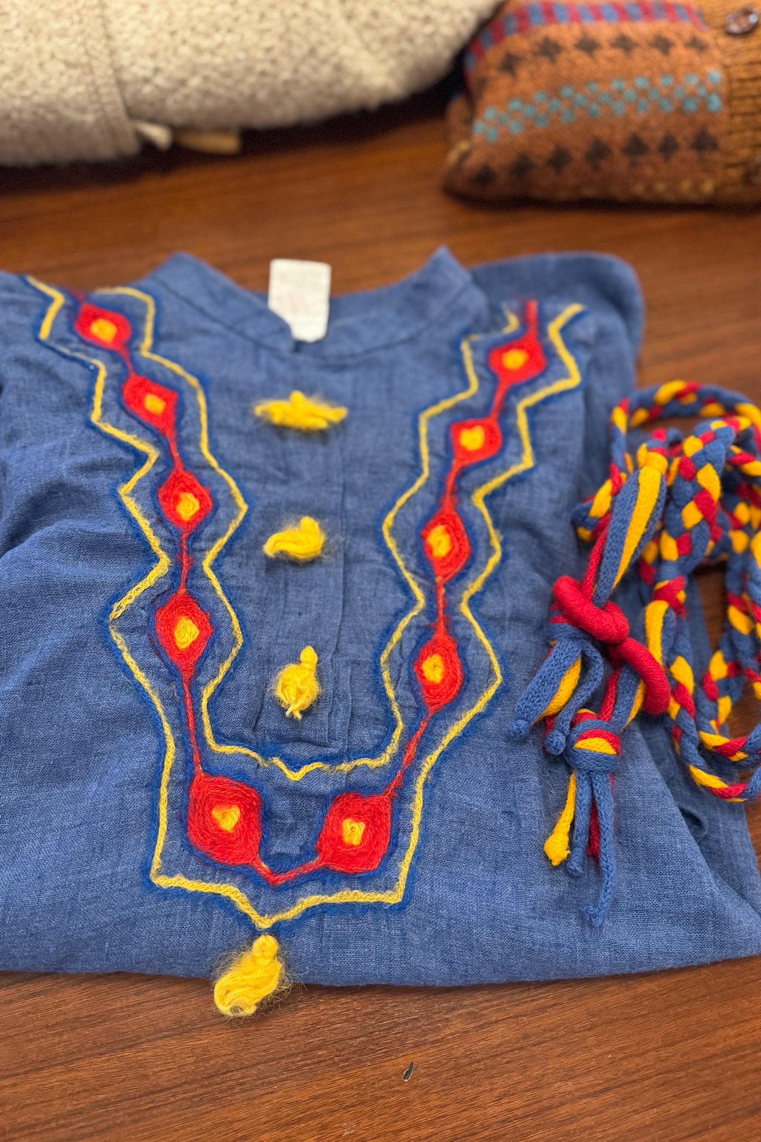 【ご予約】1970’s “LUCIE LINDEN” blue cotton embroidered smock top Matching belt
