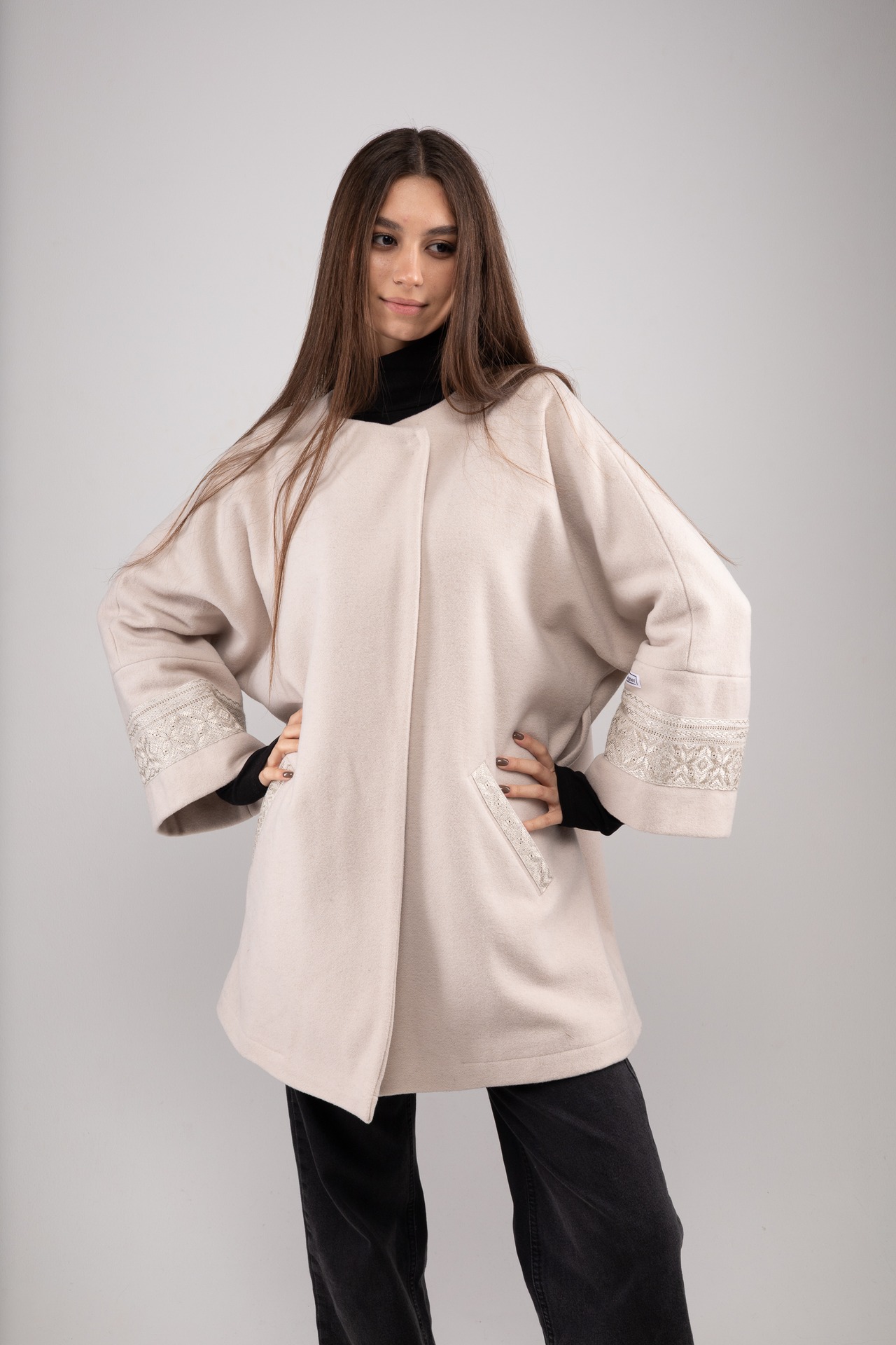 ウクライナ産プレミアムウール100%ジャケットコート（白）平行縫い　シルク手刺繍 - 20