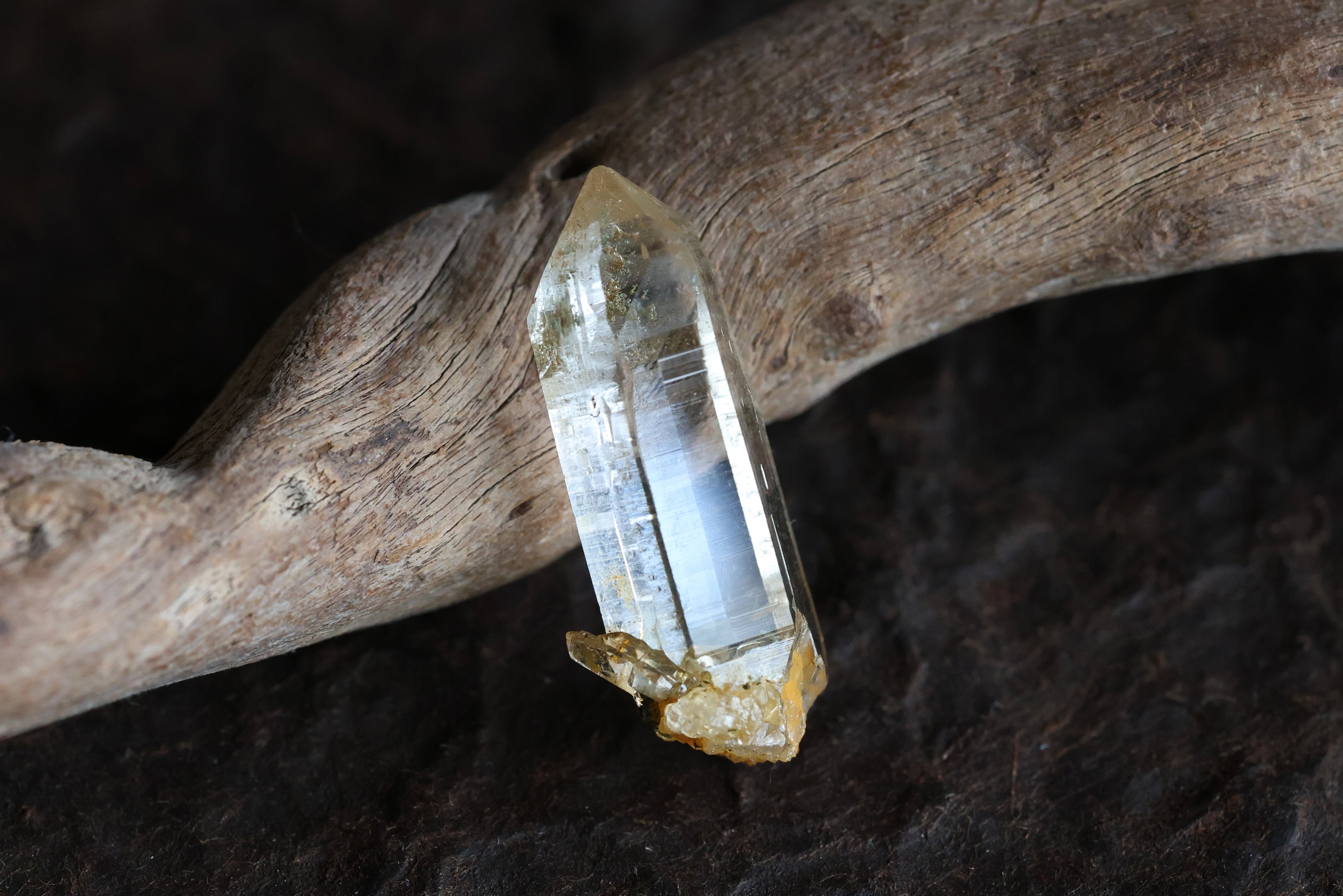 ヒマラヤ水晶 | 石垣島の夜光貝アクセサリーとヒマラヤ水晶のお店