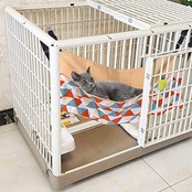 猫 ハンモック Blueekin キャットハンモック ヒモ調整可能 ポリエステル 56cm x 46cm 耐荷重10KG 大きい ペット ベッド ねこハンモック ケージ用 通気性 日向ぼっこ 遊び場 金具丈夫 丸洗い 夏冬両用（三角）