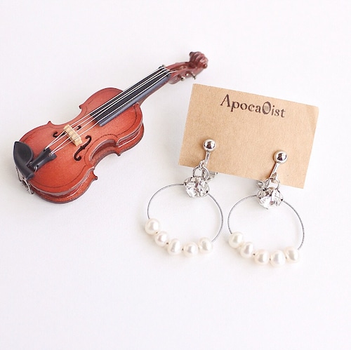 ヴァイオリン、ヴィオラ弦を生まれ変わらせた淡水パールとスワロフスキーのイヤリング V-051 Violin, viola strinngs, swarovski and pearls earrings