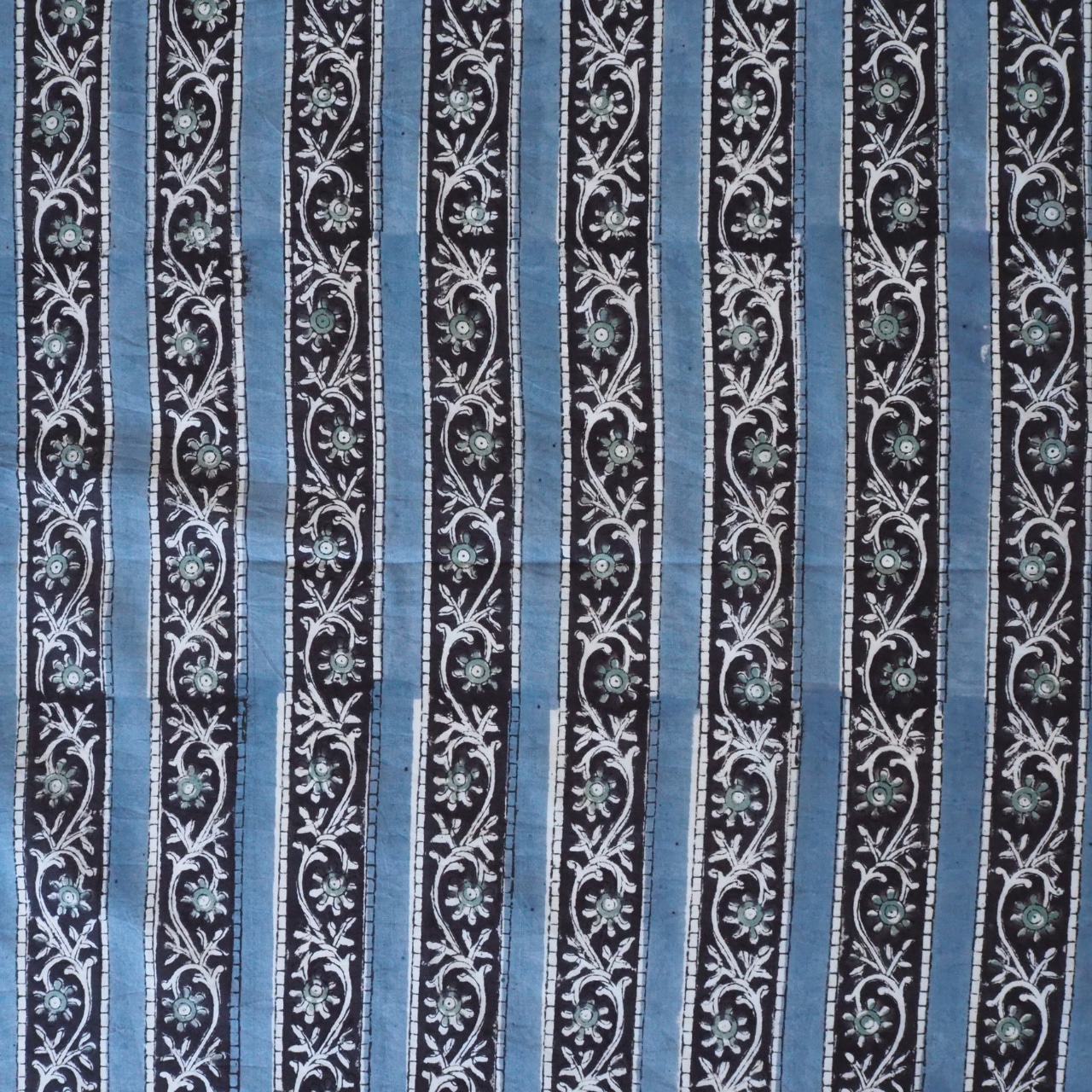 ブロックプリント生地【50cm単位】インド綿 ストライプ柄 黒×水色 #13014-BK1