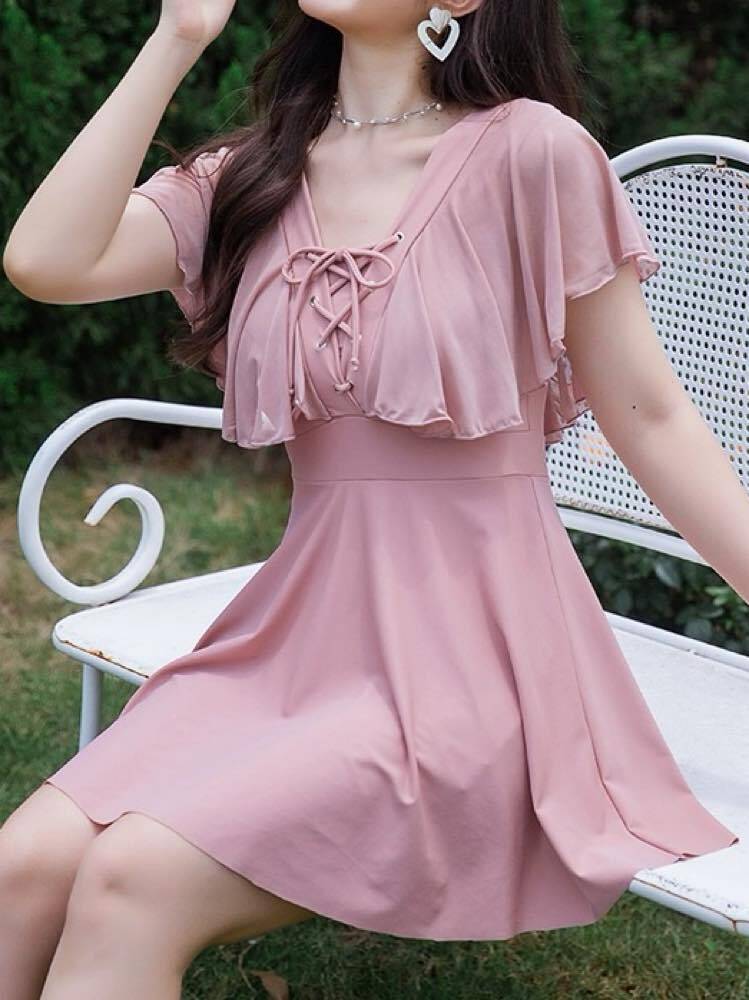 全方位受けする上品デザイン フリルレースアップリボンワンピース水着