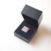 結晶 ピンバッチ