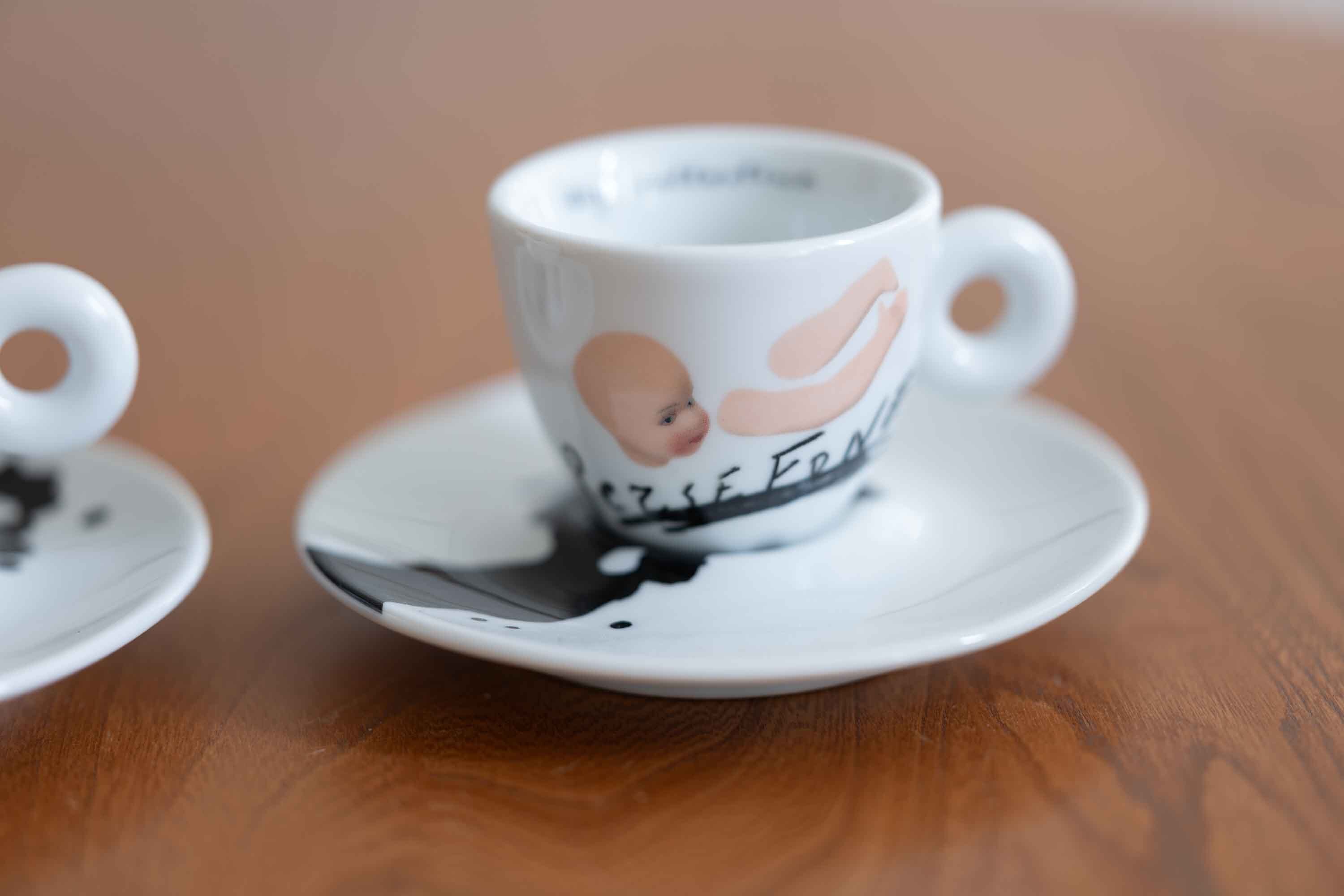 2005年 　イタリア　イリー（illy ）　エスプレッソアートコレクション　Jannis Kounellis　ヤニス　クネリスデザイン　その１