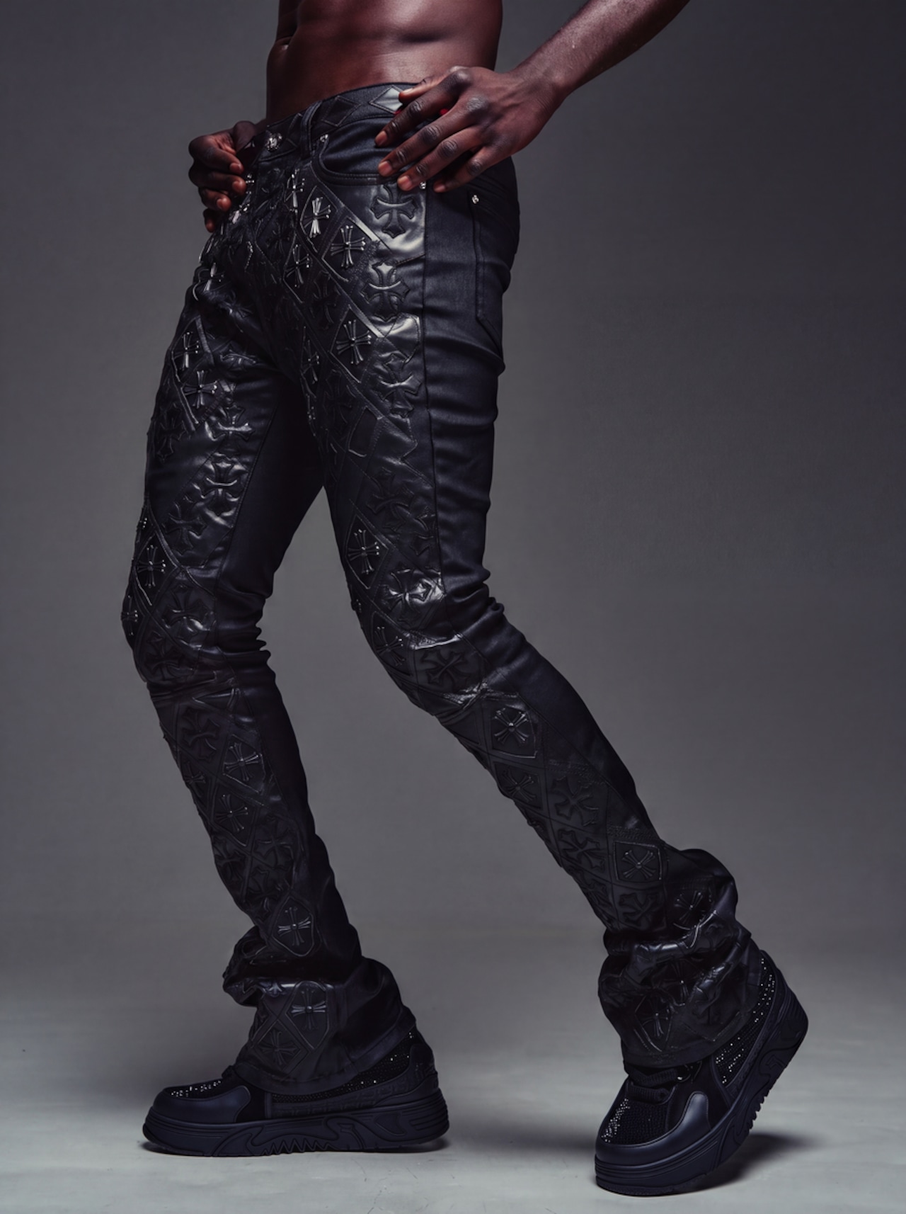 GUAPI / all black relic waxed denim V2