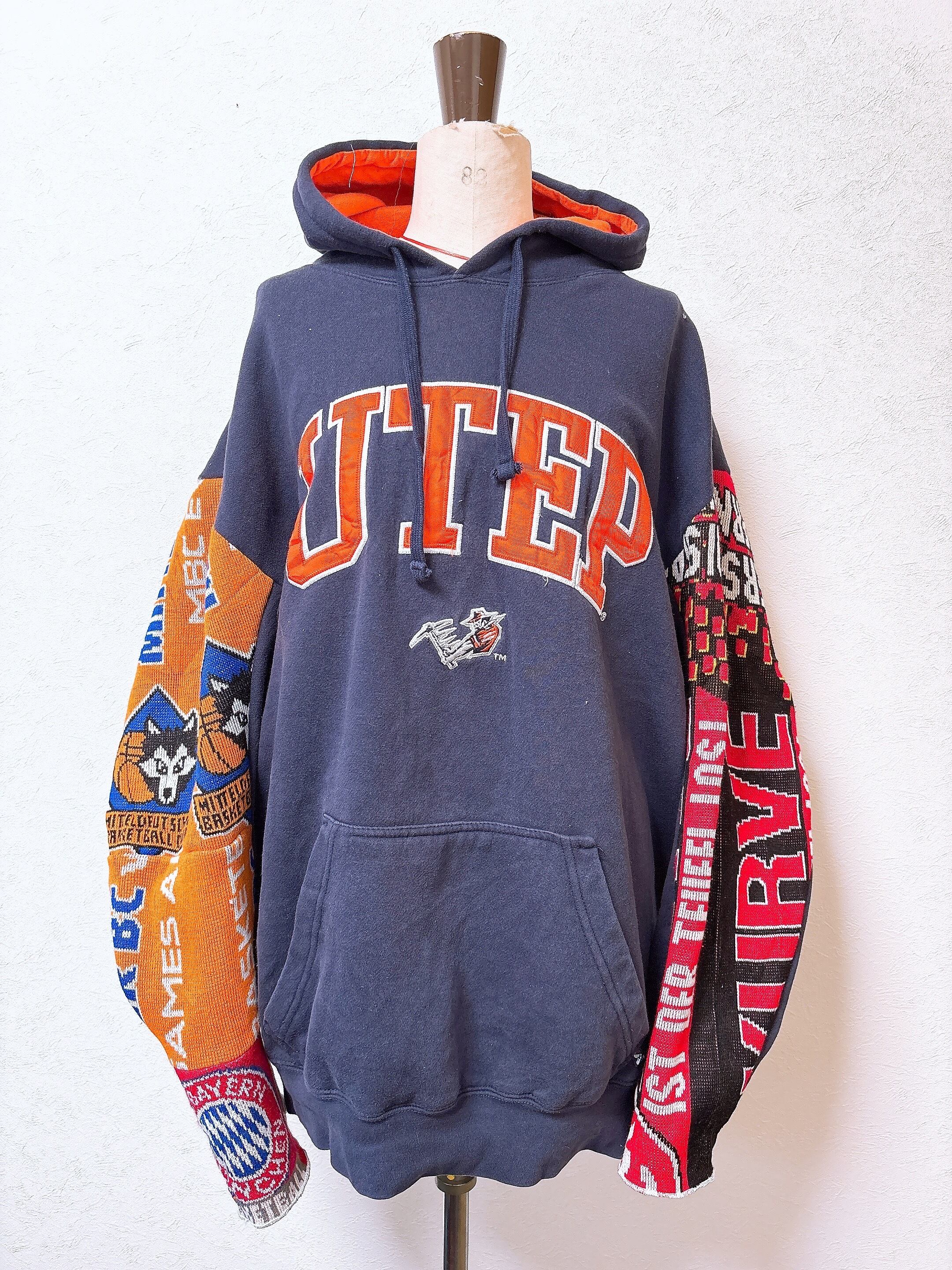 Soccer muffler docking