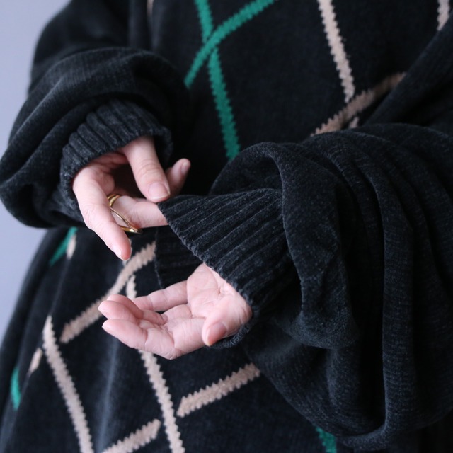 "KING SIZE" super over silhouette double color cross pattern pile knit