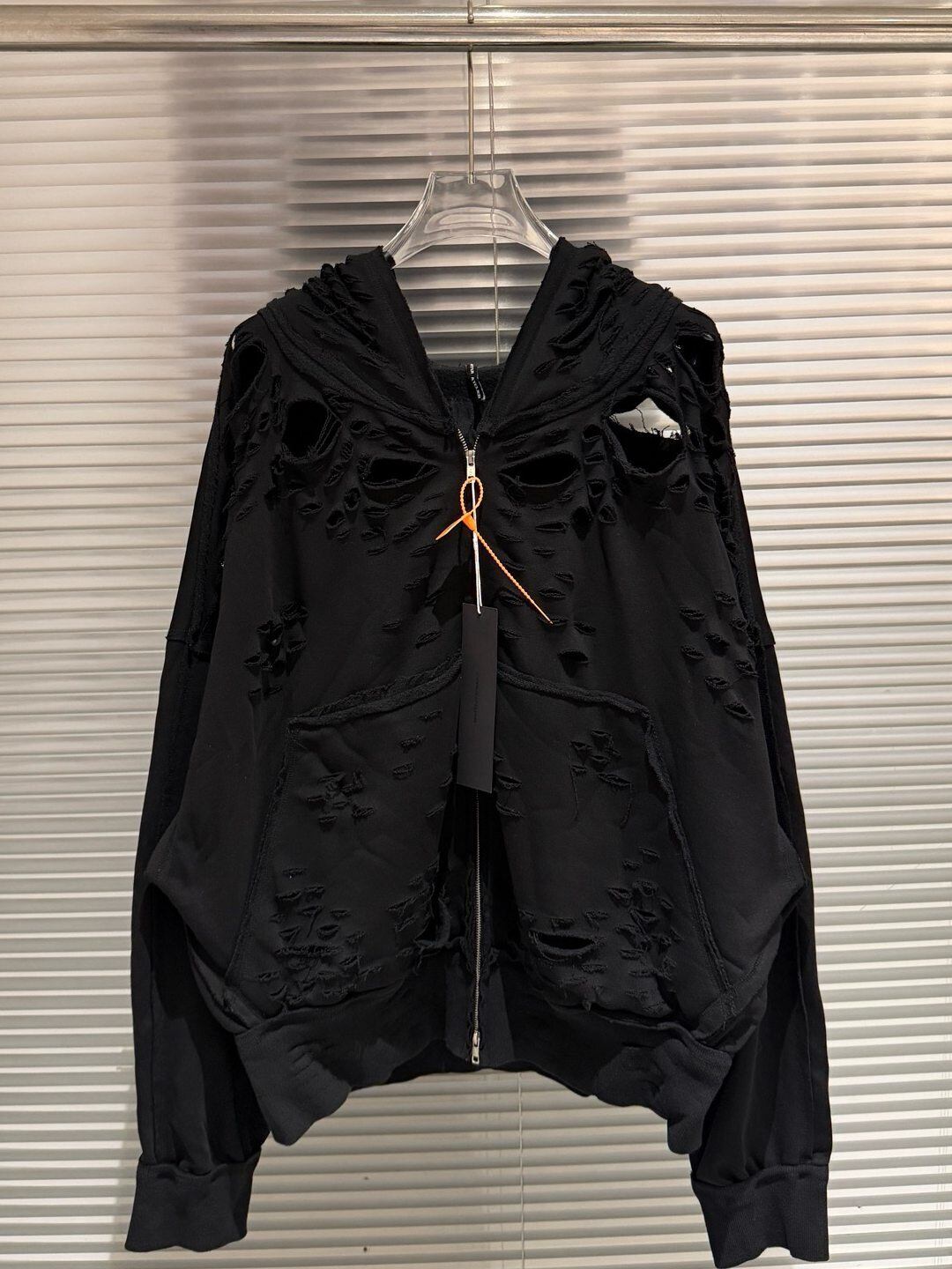 【CODONA SELECT】デストロイダメージ加工 × バックカットアウト ジップアップパーカー
