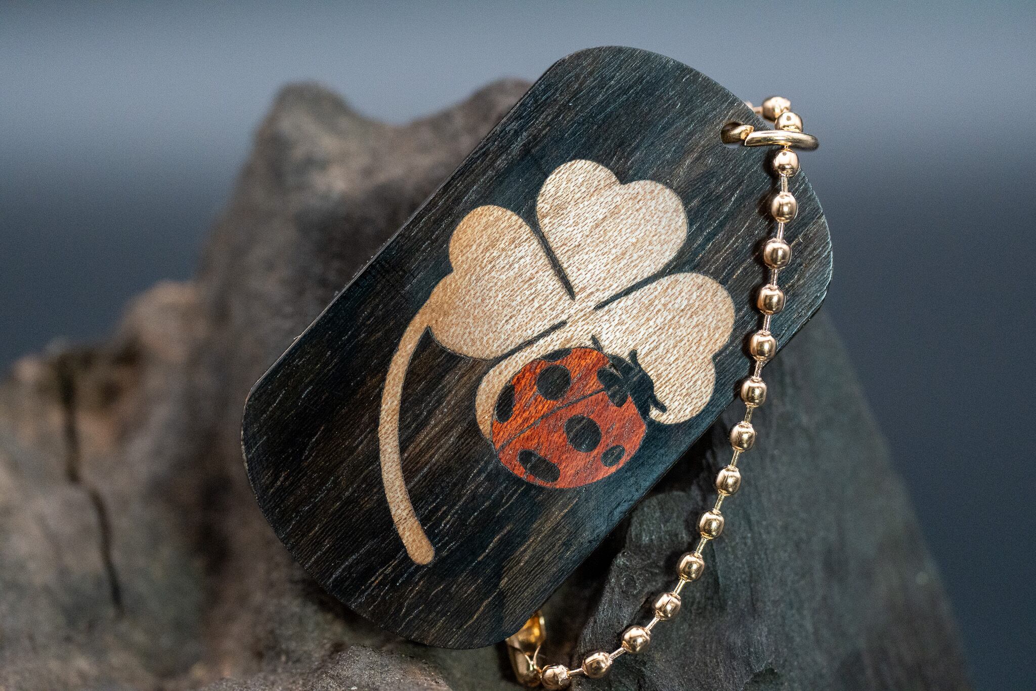 【音楽業界屈指の銘木】ハカランダ ドッグタグ 象嵌 幸運を運ぶナナホシテントウ