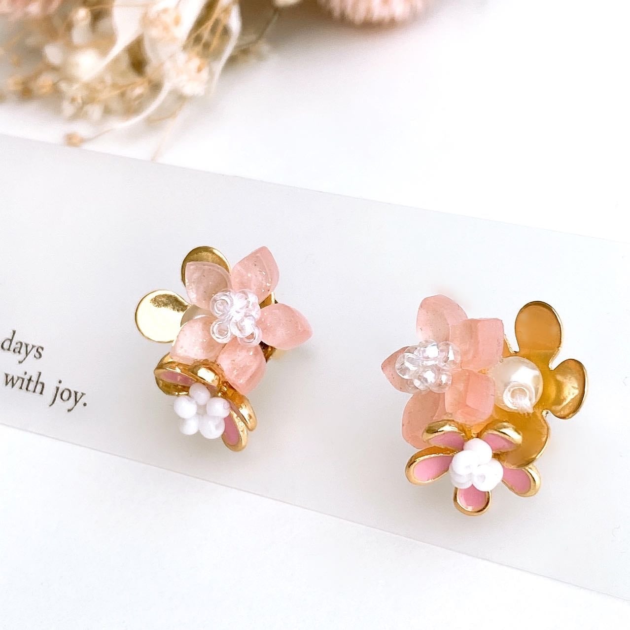 Pink フラワーピアス イヤリング チタン ステンレス 貼るピアス 樹脂