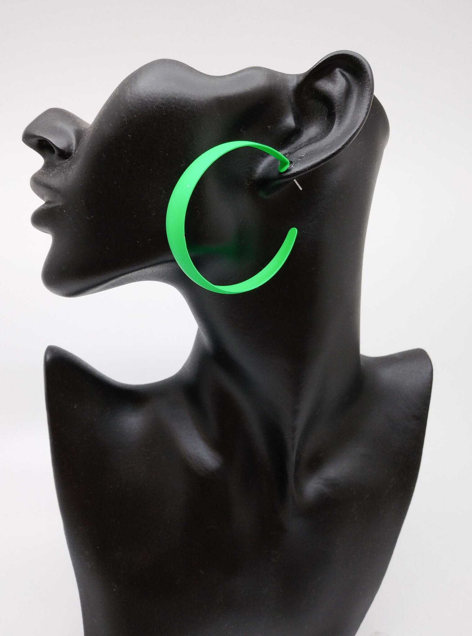 幅広フープピアス ネオングリーン ネオンカラー 蛍光 イベント ダンス 発表会 派手 カラフル 個性派 アクセサリー 明るい ハッピー 原宿系