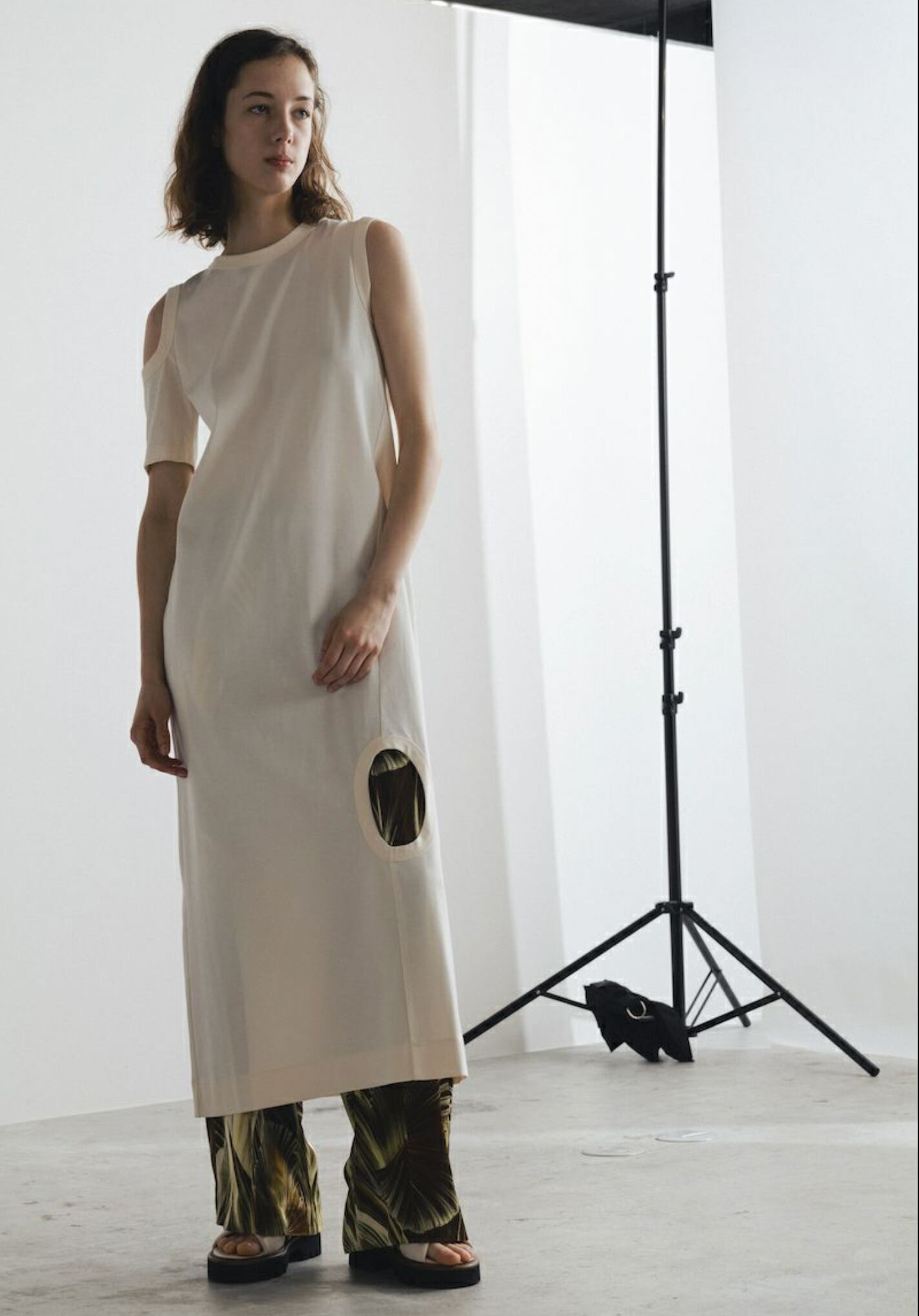 23SS】CINOH チノ / RAYON PRINT RELAX PANTS［GREEN］ | TRENT  