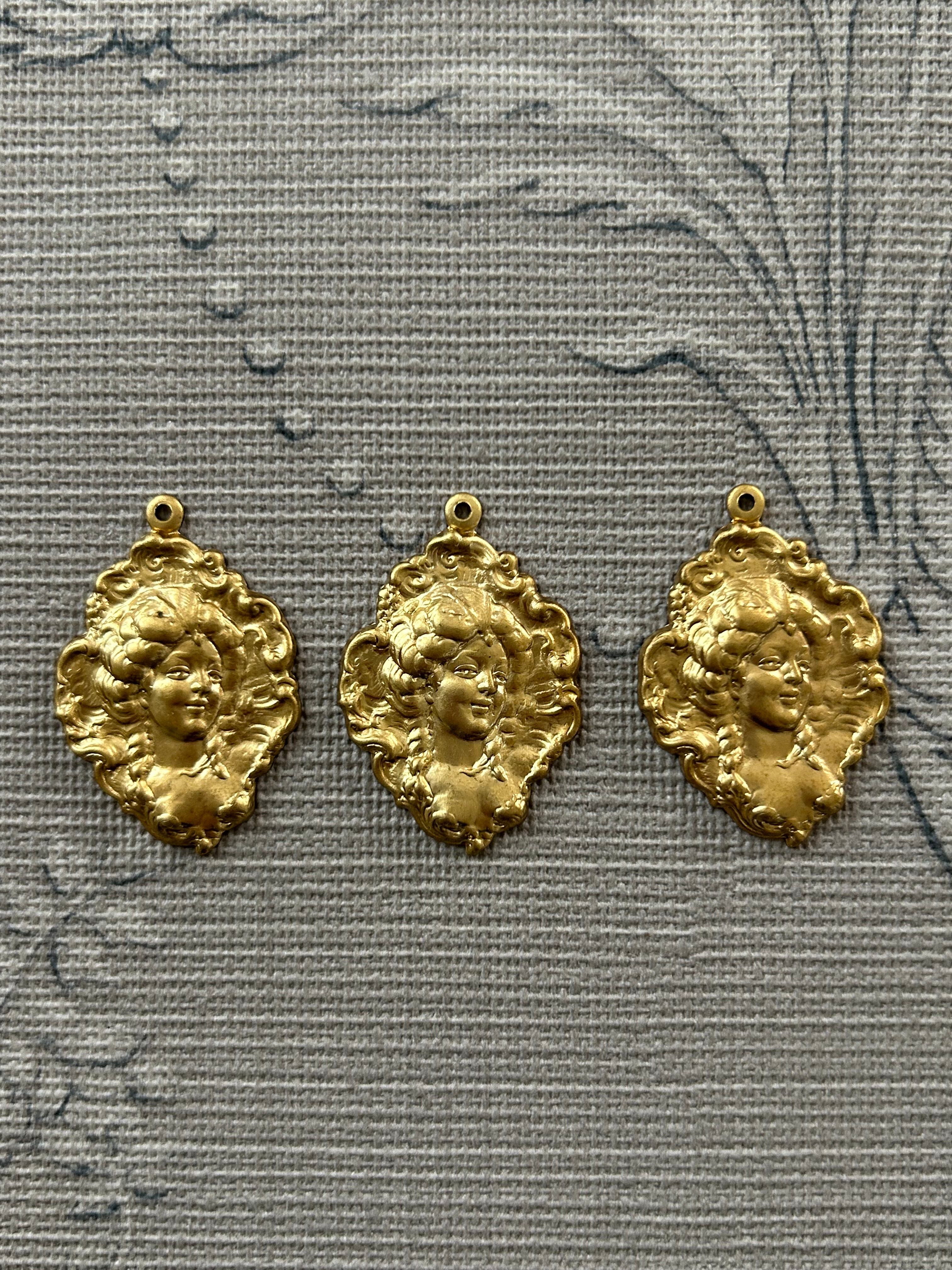 輸入デザインパーツ USA ヴィクトリアンな貴婦人カメオ風パーツ 真鍮製 スタンピングパーツ ゴールド アクセサリーパーツ デコレーション材 カルトナージュ