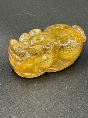 高品質ヒキュウルチルクォーツ　台座付き　014