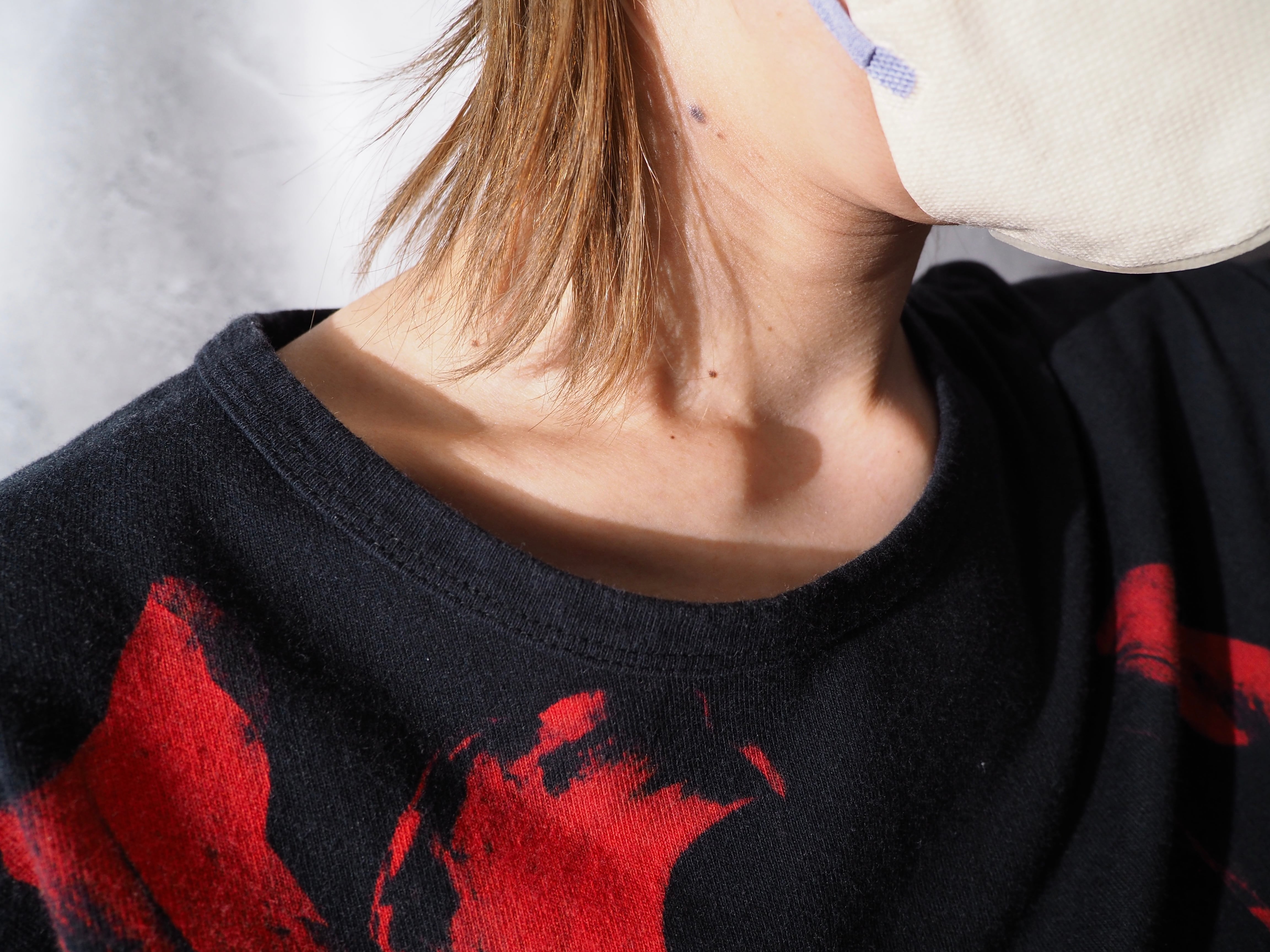 ” LAD MUSICIAN ” red lily painted loose black Tee