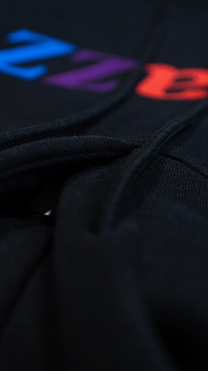 Apple in Smoke Heavy Oz Hoodie [Black]