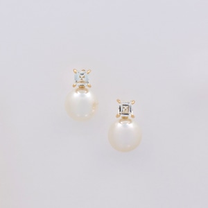 ELEMENTS / Pierced Earrings (White)